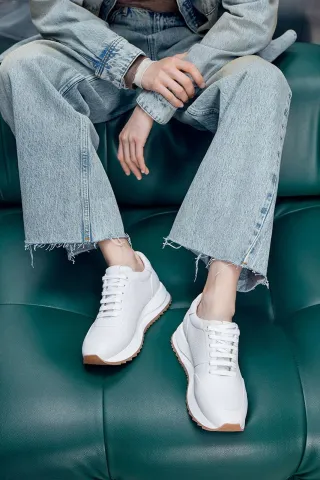 Кроссовки женские