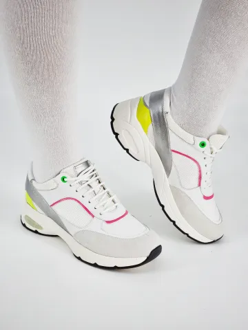 Кроссовки женские