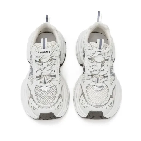 Кроссовки женские