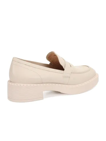 Лоферы женские