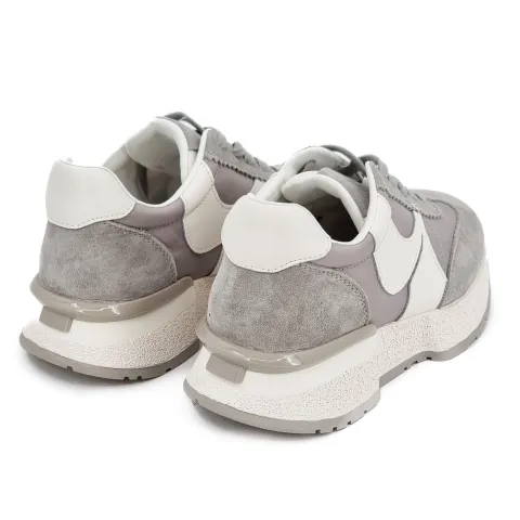 Кроссовки женские