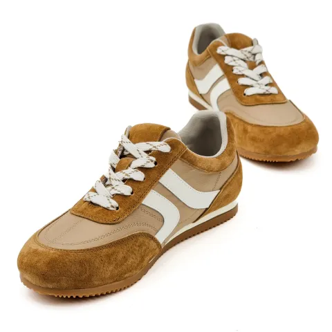 Кроссовки женские