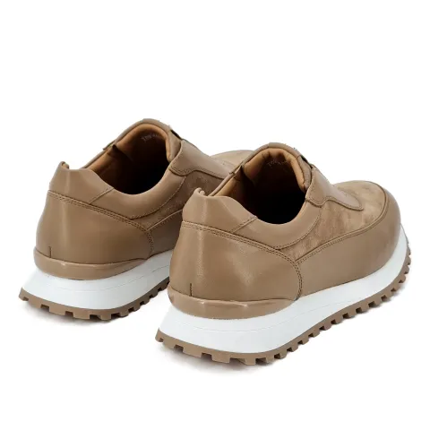 Кроссовки женские