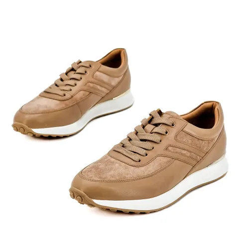 Кроссовки женские