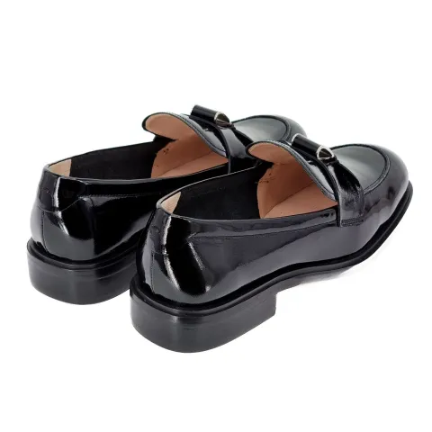 Лоферы женские