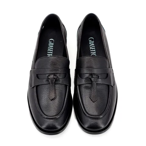 Лоферы женские