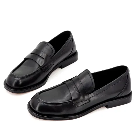 Лоферы женские