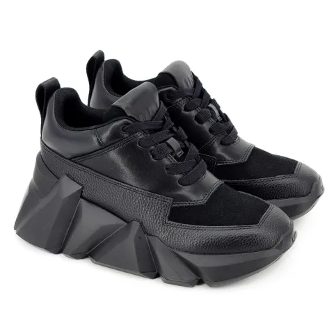 Кроссовки женские