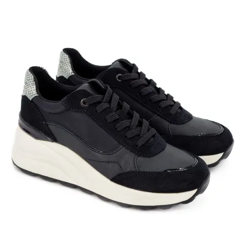 Кроссовки женские