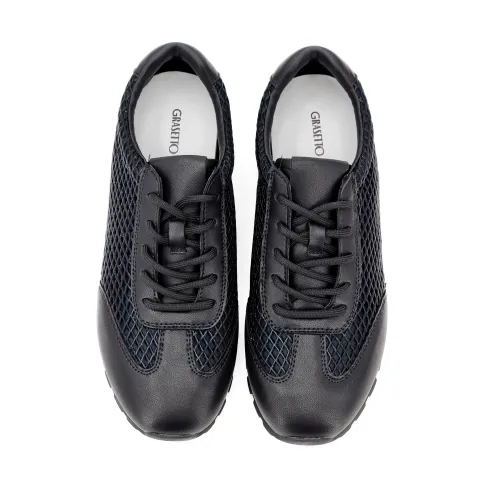 Кроссовки женские