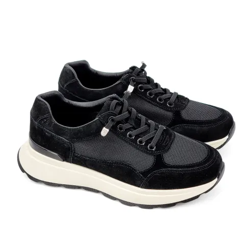 Кроссовки женские