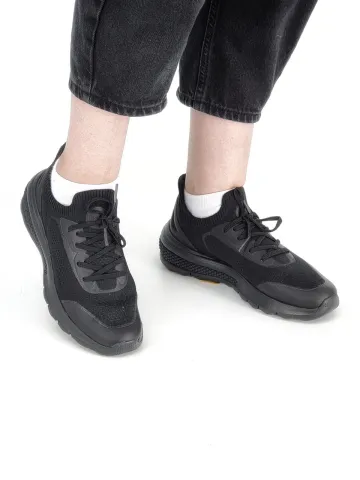 Кроссовки женские