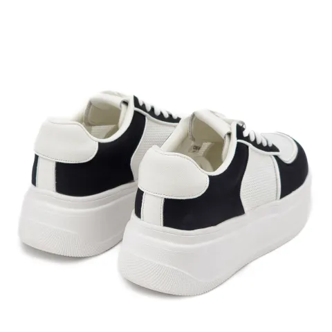 Кроссовки женские