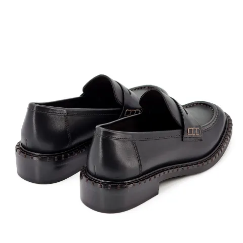 Лоферы женские