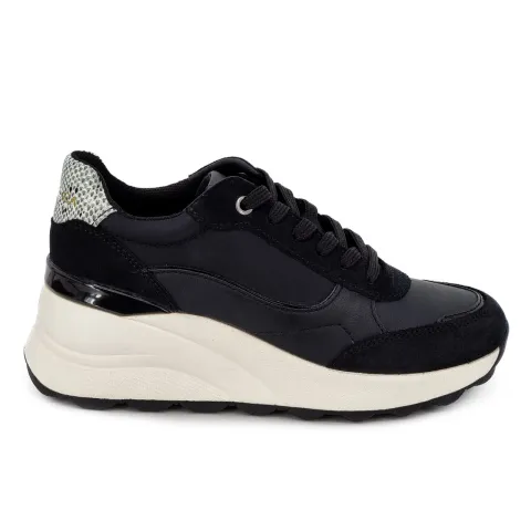 Кроссовки женские