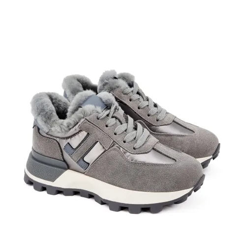 Кроссовки женские