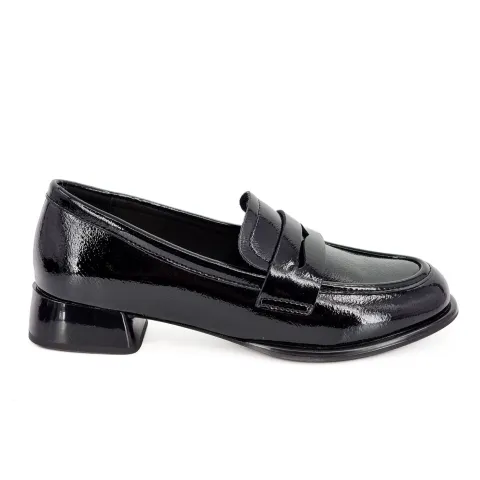 Лоферы женские