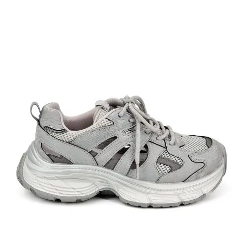 Кроссовки женские