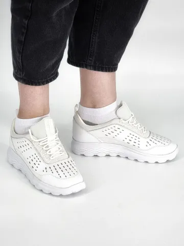 Кроссовки женские