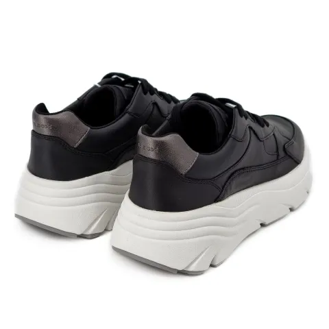 Кроссовки женские