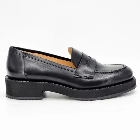 Лоферы женские