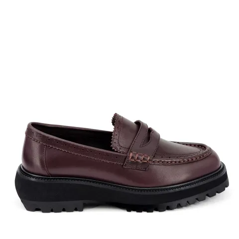 Лоферы женские