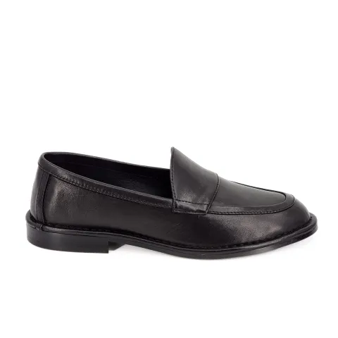 Лоферы женские