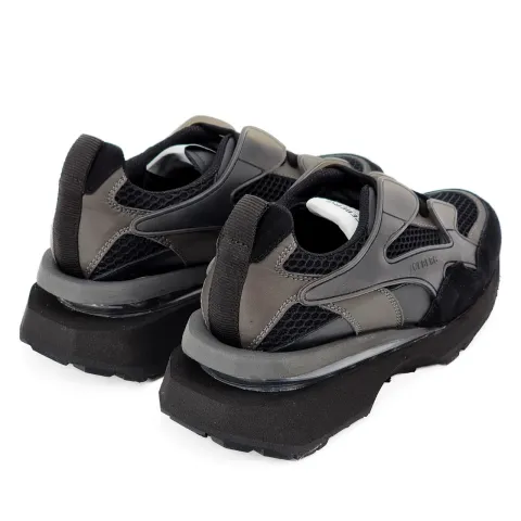 Кроссовки женские