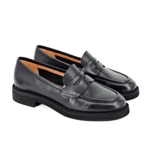 Лоферы женские