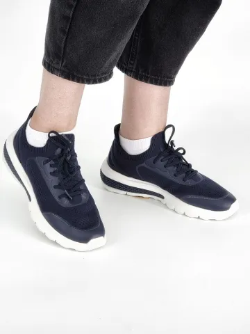 Кроссовки женские