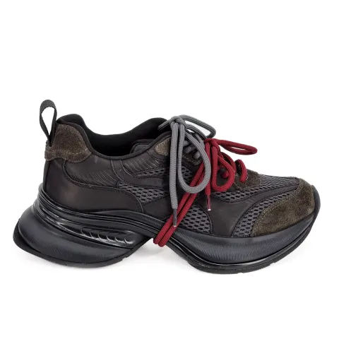 Кроссовки женские