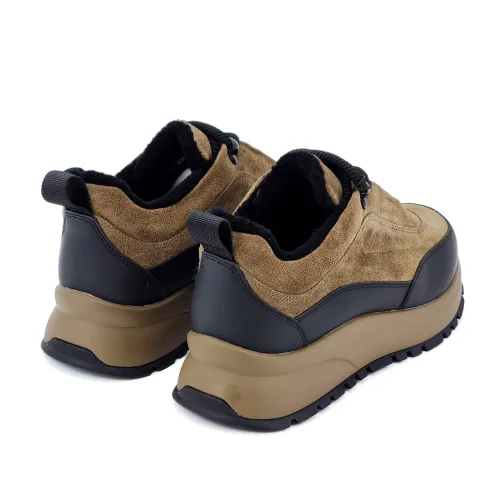 Кроссовки женские