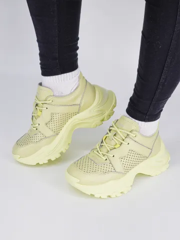 Кроссовки женские