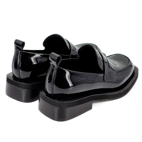 Лоферы женские