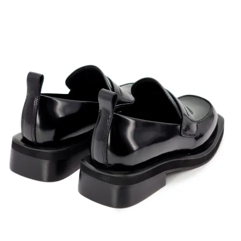 Лоферы женские