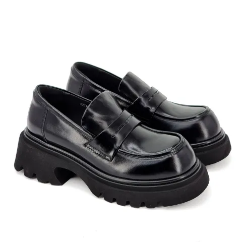 Лоферы женские