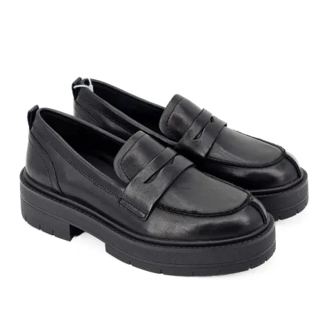 Лоферы женские