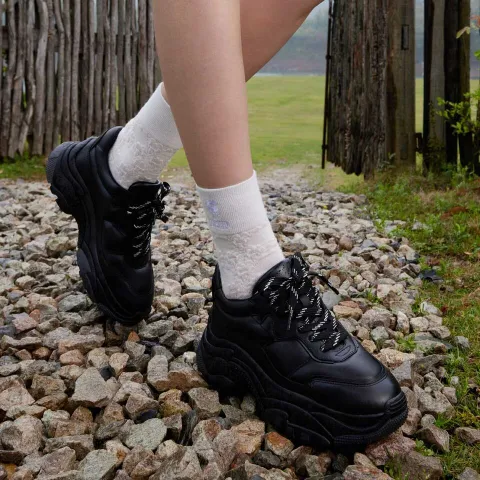 Кроссовки женские