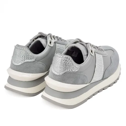 Кроссовки женские