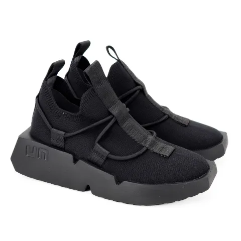 Кроссовки женские