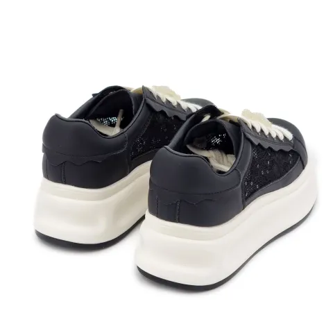 Кроссовки женские