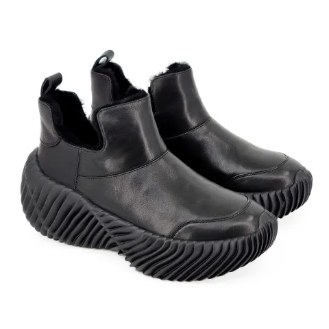 Кроссовки женские