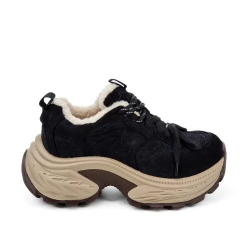 Кроссовки женские