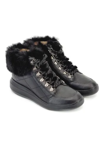 Кроссовки женские