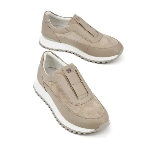 Кроссовки женские