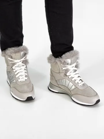 Кроссовки женские