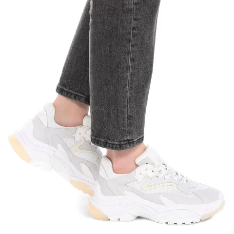 Кроссовки женские