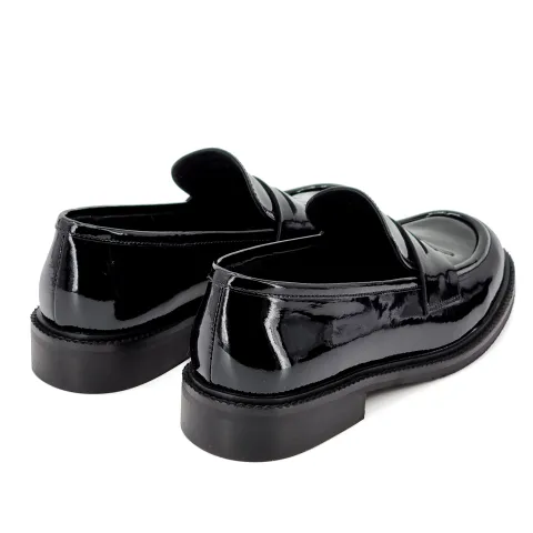 Лоферы женские