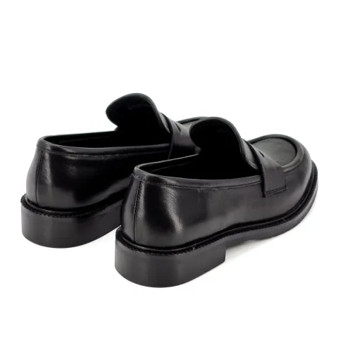 Лоферы женские