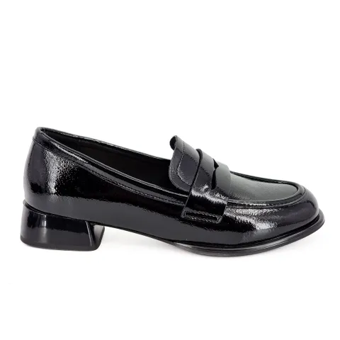 Лоферы женские